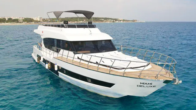 Miami Deluxe фото яхты